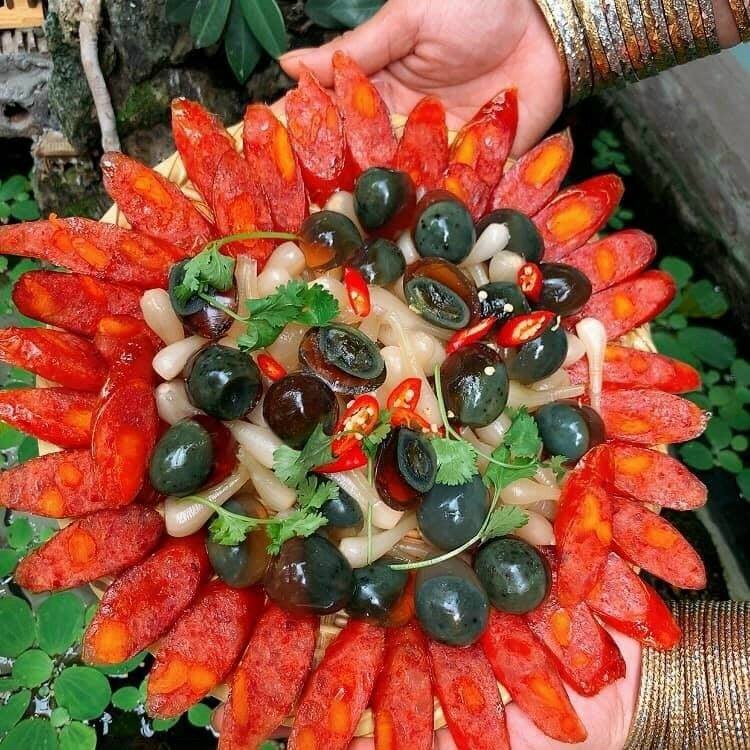 Lạp xưởng tôm trứng muối đặc sản Sóc Trăng | BigBuy360 - bigbuy360.vn