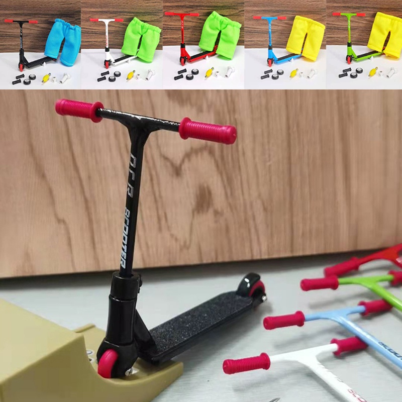 Set 1 / 10 Xe Scooter Đồ Chơi Mini Bằng Ngón Tay Cho Bé