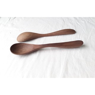 Muỗng, thìa gỗ ăn cơm, ăn chè, ăn cháo cán dài gỗ óc chó 18 cm x 3.7 cm