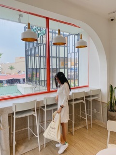 ĐẦM TRẮNG KHUY(ảnh shop tự chụp)