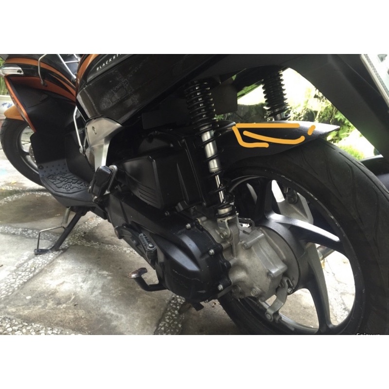 Chắn bùn sau bên trong lót gâm bánh sau ab110 fi honda 2009-2010