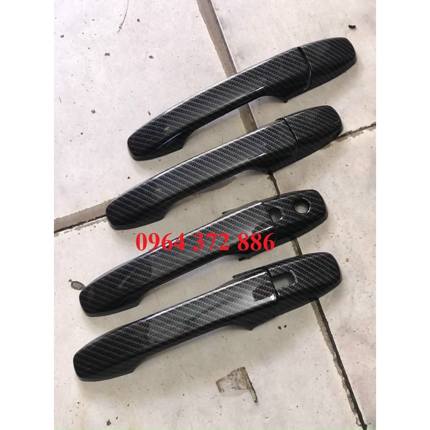 Ốp tay nắm, Hõm cửa, chén cửa carbon xe Toyota Raize 2021-2023 vân cacbon cao cấp