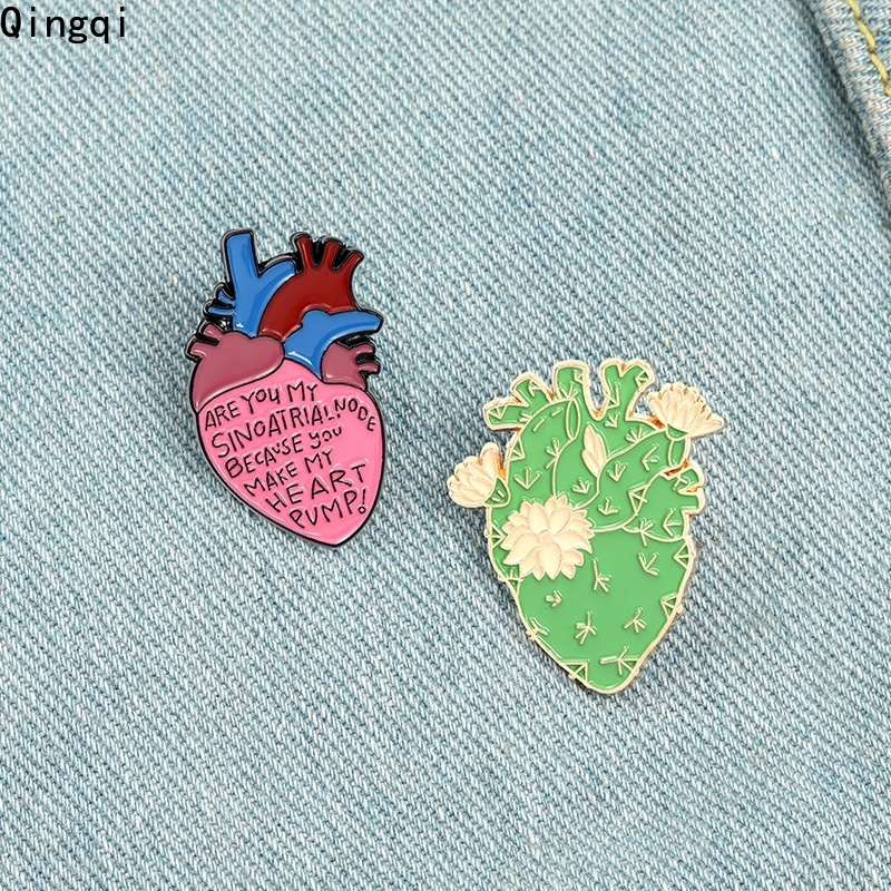 Ghim cài áo MISS ZOE hình trái tim hoạt hình dễ thương