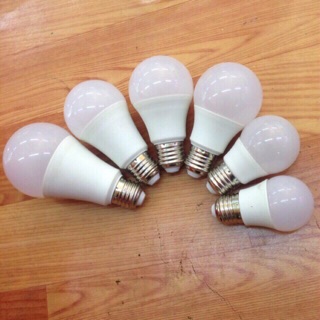 Bóng đèn led tiết kiệm điện.👌