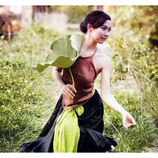 Yếm, váy đụp chụp ảnh sen