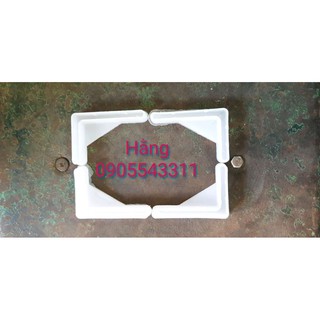 Chân đế nhựa V Lỗ V4 x 4