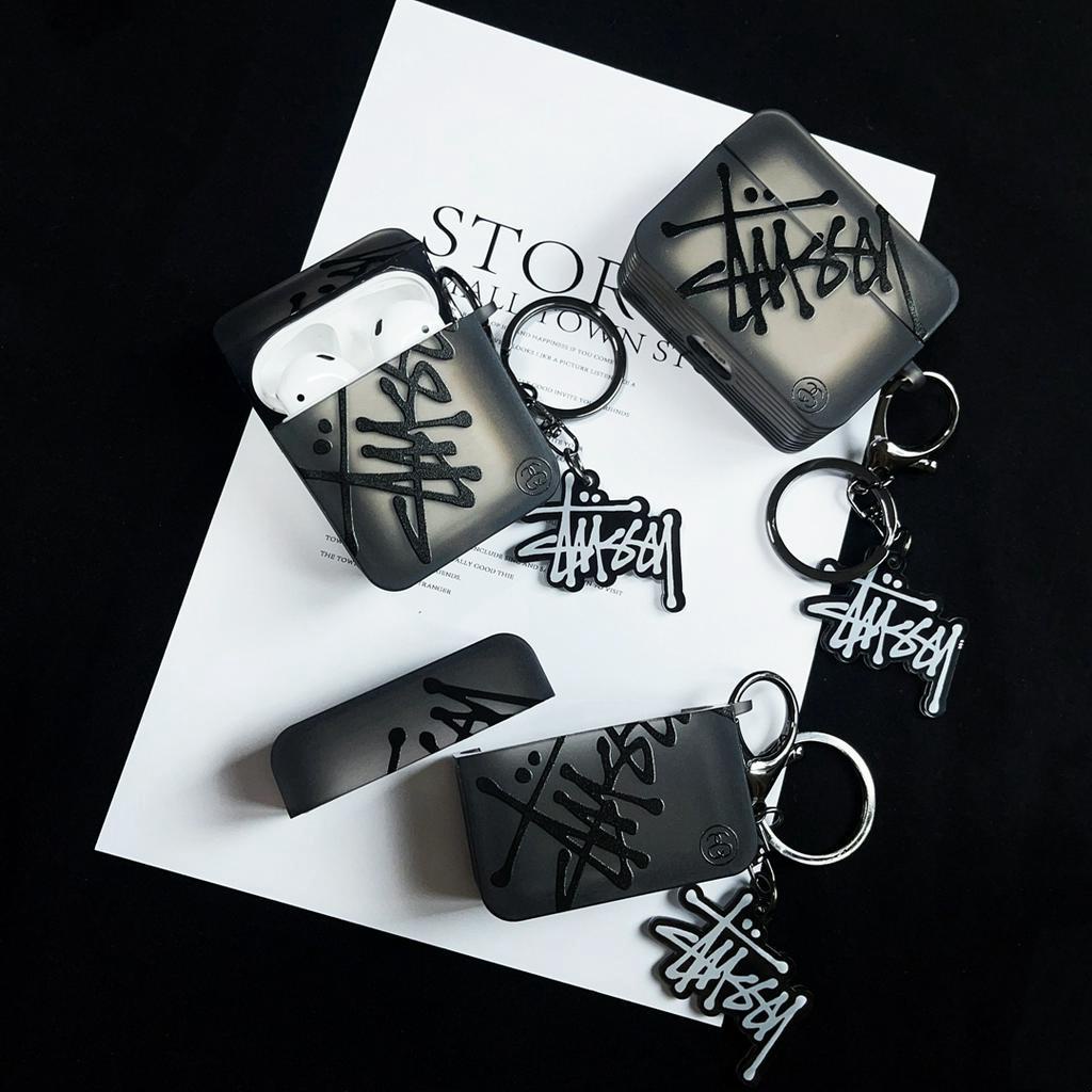 Vỏ Bảo Vệ Hộp Sạc Tai Nghe airpods 1 2 3 pro gen 2 Màu Đen In Logo Stussy Thời Trang Kèm Móc