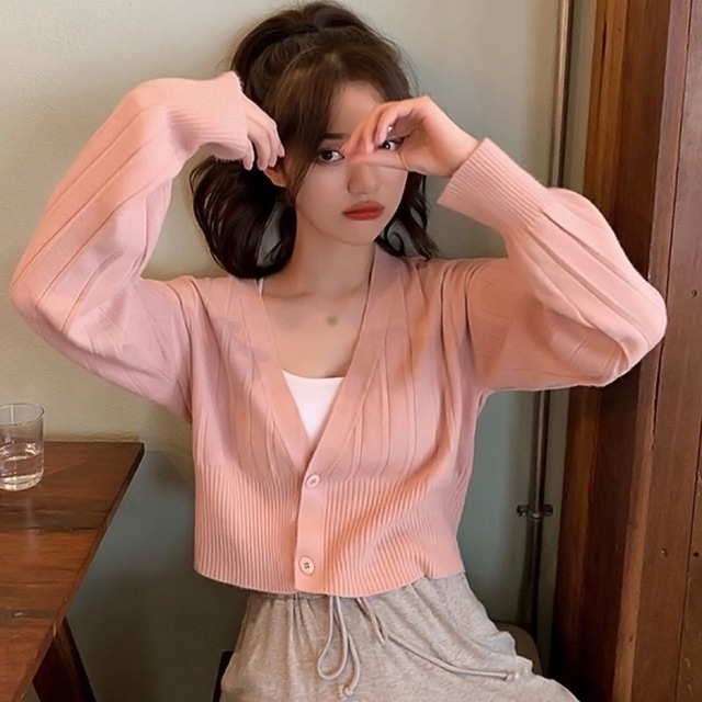 Áo khoác len lửng tay phồng chất mịn.