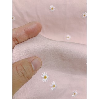 Vải Kaki chun giãn 4 chiều thêu hoa cúc hồng phấn hãng Old Navy