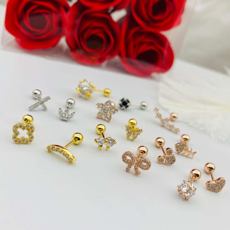 Bông Tai Bằng Thép Không Gỉ Mạ Vàng 18K Hình Cỏ Bốn Lá Đính Kim Cương
