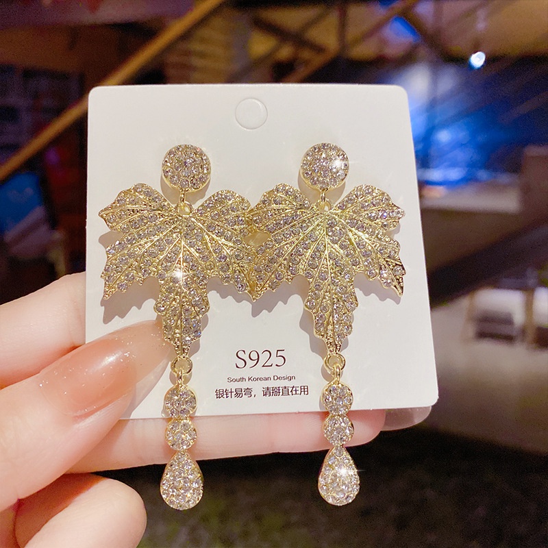 Đôi Bông Tai Hình Chiếc Lá Đính Đá Thời Trang Cho Nữ