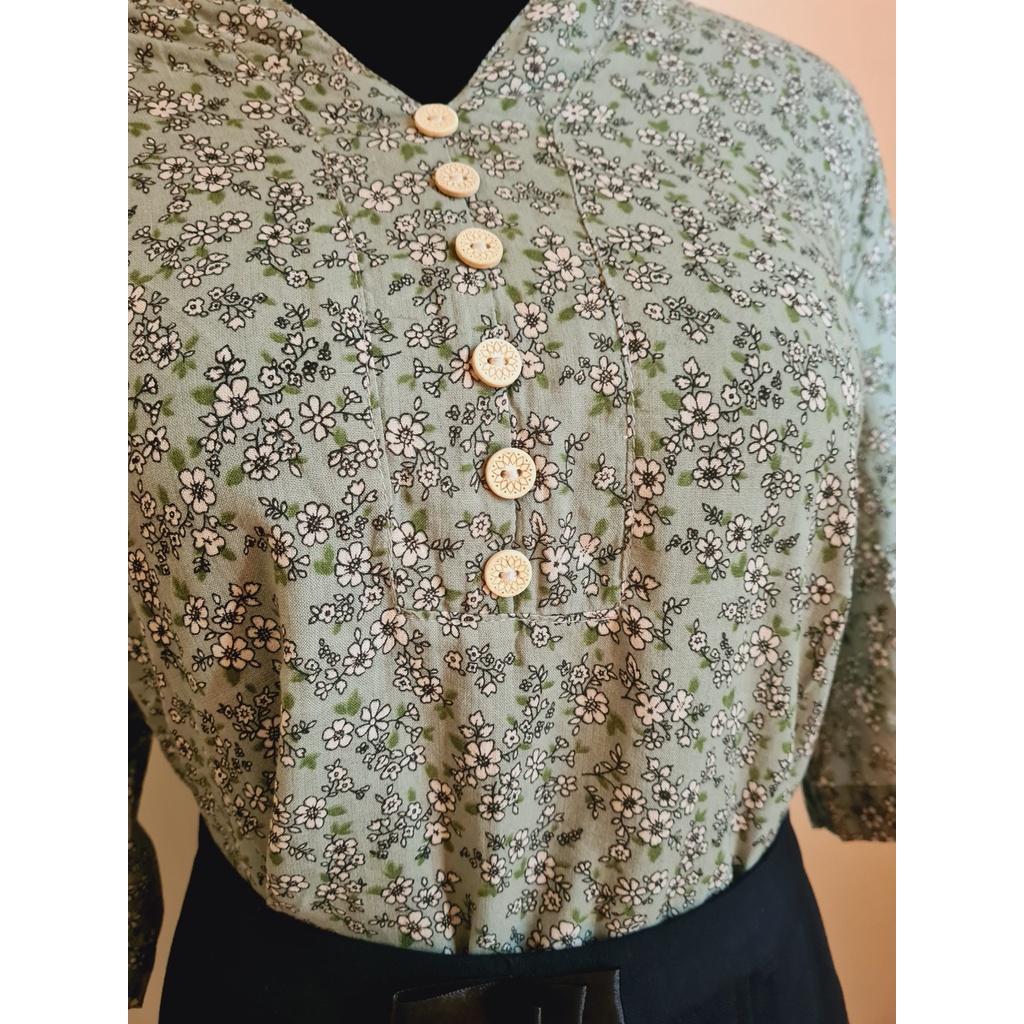 {Ảnh Thật + Hàng sẵn} Áo kiểu nữ hoa nhí cổ V, áo trung niên cho mẹ form rộng