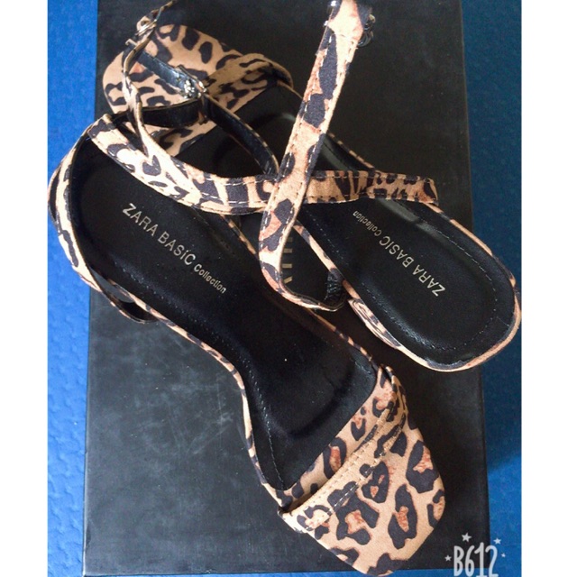 Xăng đan ZARA giá sale❤️❤️❤️