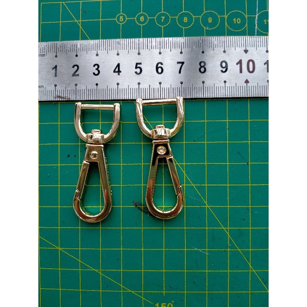 1 cặp móc cua Vàng 15mm, có chữ