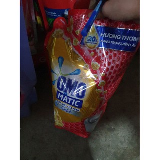 Nước giặt OMO Matic Comfort tinh dầu thơm cho máy giặt cửa trên gói 2,3kg