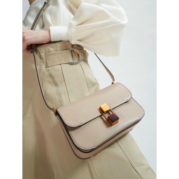 TNS-Túi đeo vai cao cấp khoá đính đá sang chảnh C•and•K stone embellished shoulder bag-màu kem nâu cực kỳ tây