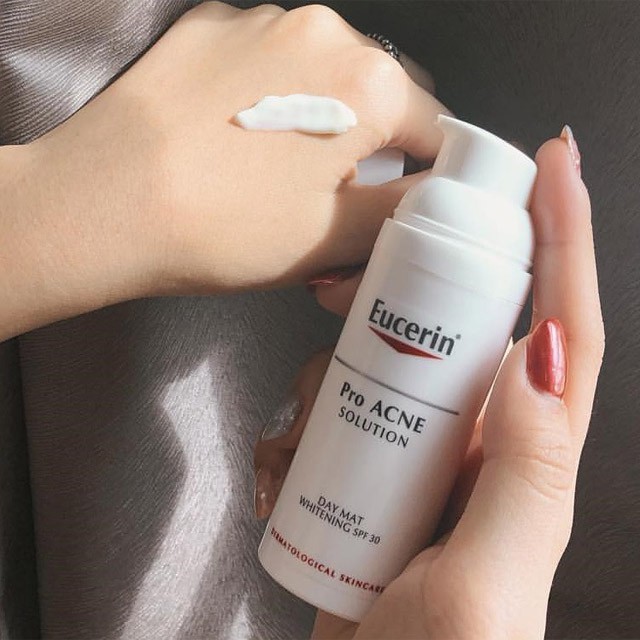 Kem dưỡng da Eucerin Acne-Oil Control Pro Acne Solution Day Mat Whitening SPF30 50ml (Dùng ban ngày)