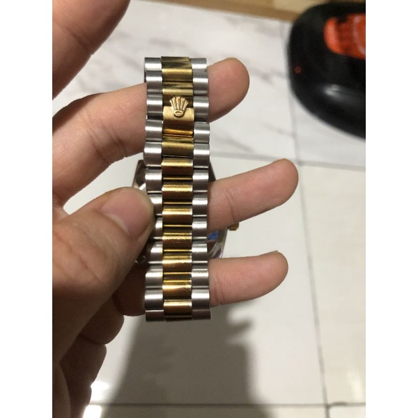 Đồng hồ nam Rolex, máy Nhật, mặt xanh lá viền đá, kính sapphire, size 39mm, dây 18mm, chống nước 3 atm.