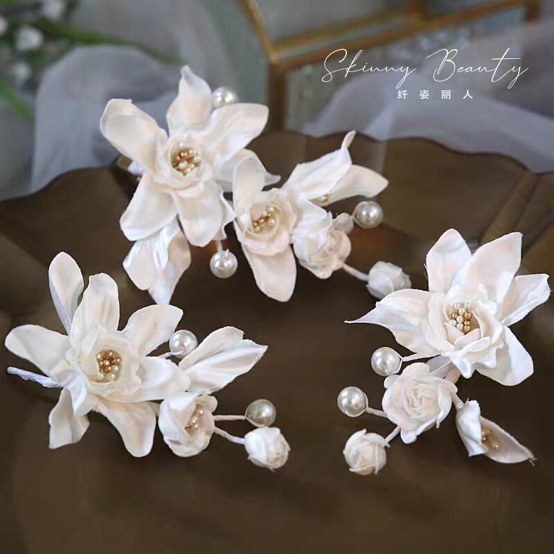 Sét cài hoa màu trắng dễ thương