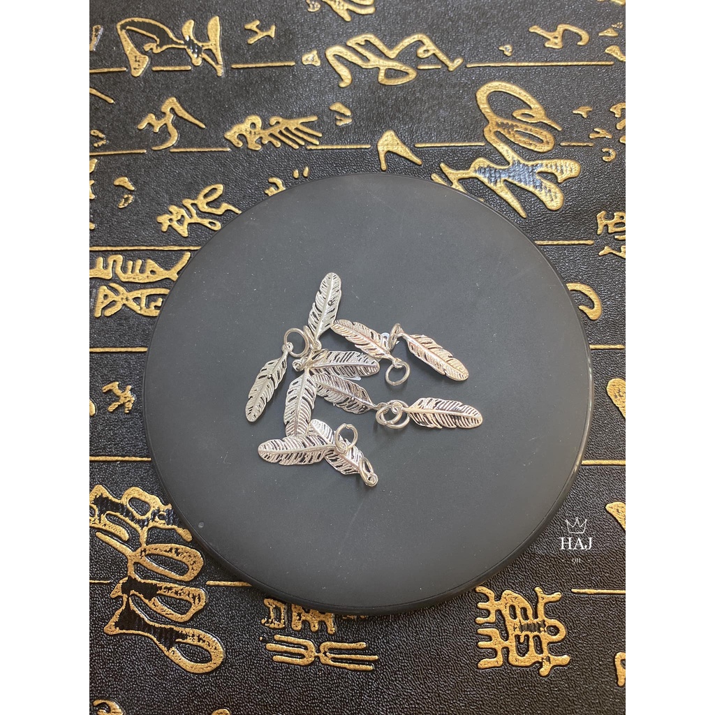 Charm lông vũ bạc ta