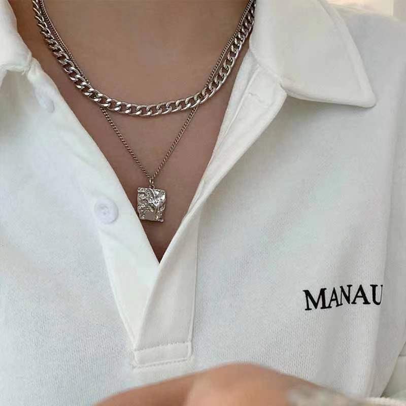 Dây Chuyền Mặt Vuông Nhãn Hiệu Thời Trang Sang Trọng