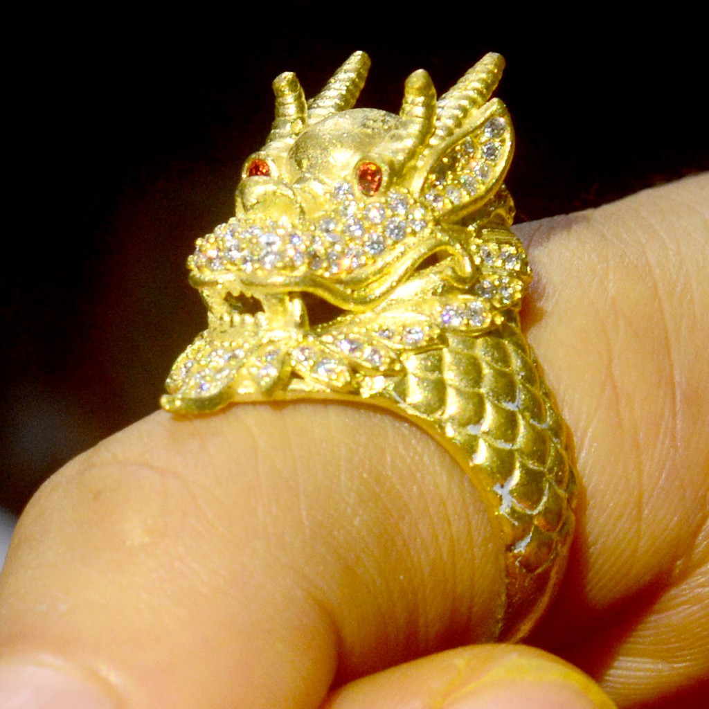 Nhẫn rồng đính pha lê