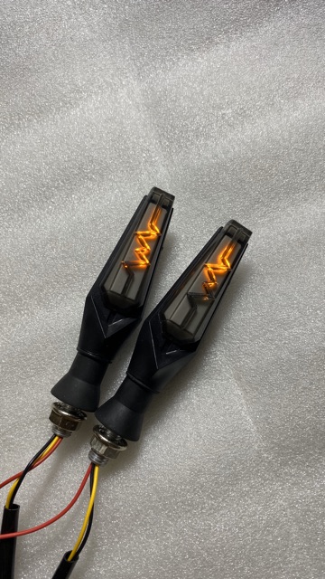 Đèn led xi nhan sấm sét dẻo