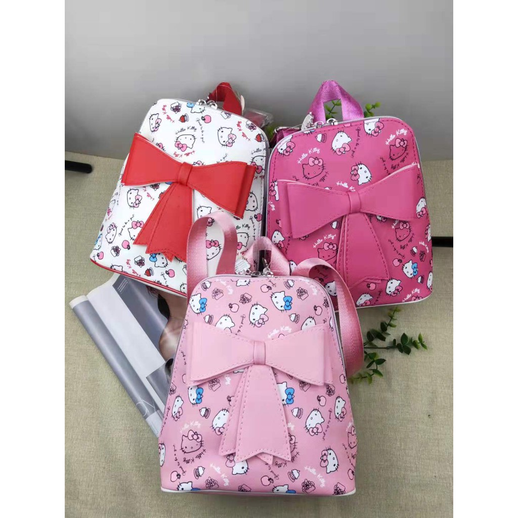 Ba lô mèo Kitty mẫu giáo cho bé gái, chất liệu da sần PU bền và đẹp, khóa 2 chiều dễ dàng và tiện lợi cho bé sử dụng.