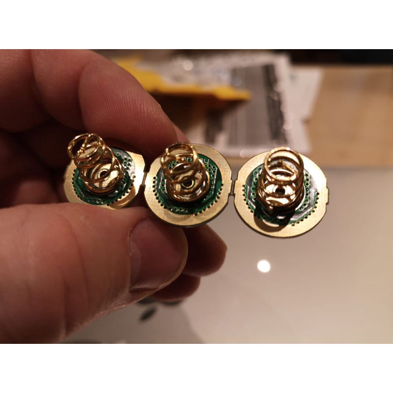 Công Tắc Đảo Chiều Đèn Pin 12 * 12mm + Lò Xo Mạ Vàng 20mm PCB