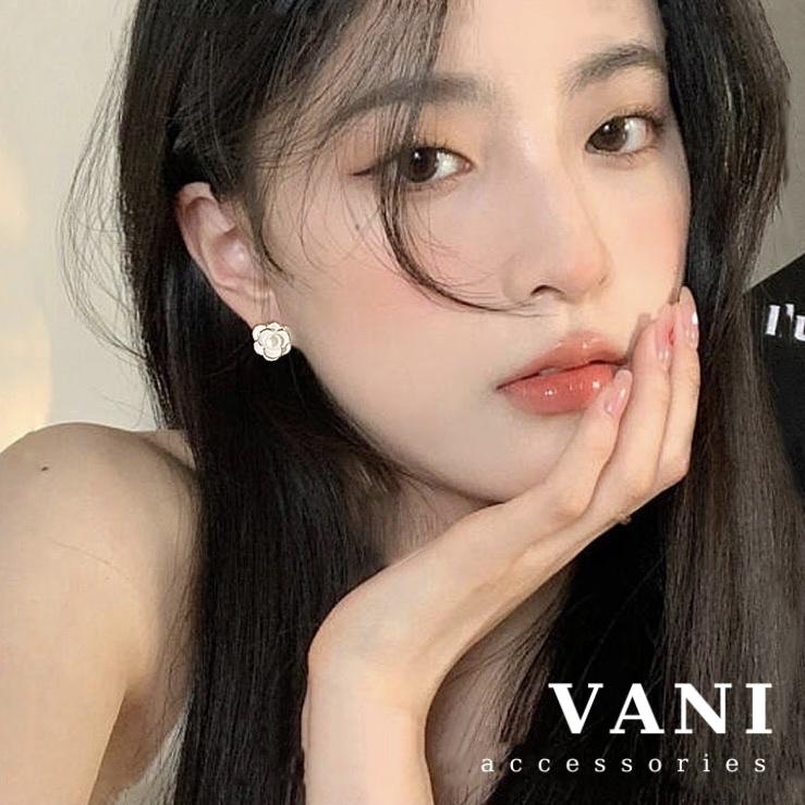 Khuyên Tai Hoa Trà Nổi Đính Hạt Trai Camellia 3D - Vani Store - Ts000660