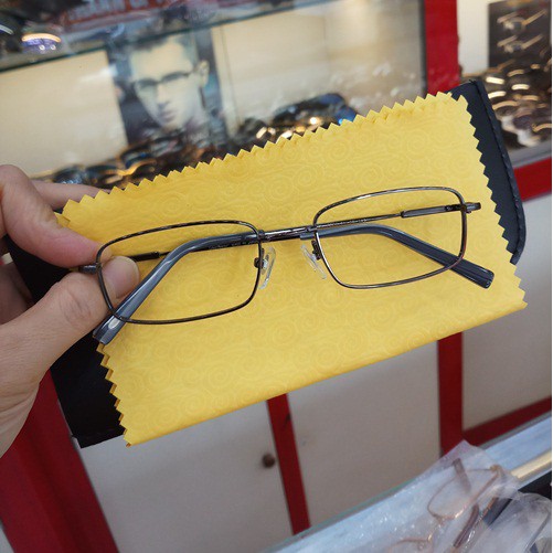 Kính Mắt Titan Siêu Dẻo Dáng Vuông Chất Bền Đẹp - Kính Mắt Tiến Thành