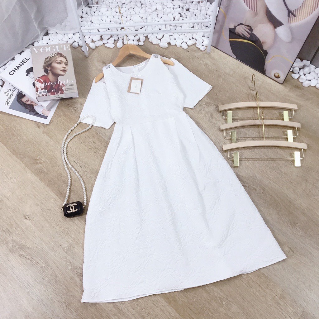 Váy đầm nữ trắng  khoét vai cộc tay đính đá chất liệu Xốp Gấm  dáng xòe chữ A hàng cao cấp
