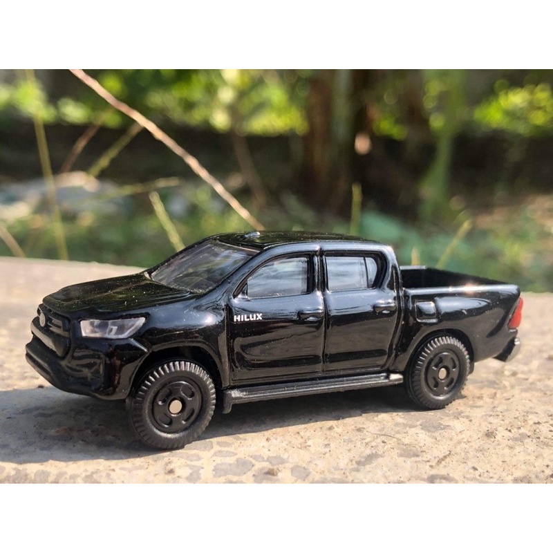 Xe mô hình Tomica số 67 Toyota Hilux, Tem 2021, Hàng chính hãng 1:70