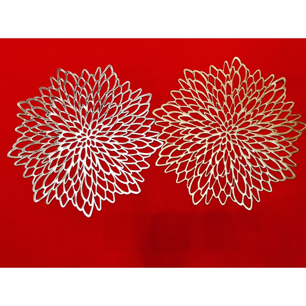 Tấm lót bàn ăn, lót lọ hoa, placemat, nhựa dẻo màu bạc, đường kính 38cm, xinh, rẻ, tiện lợi