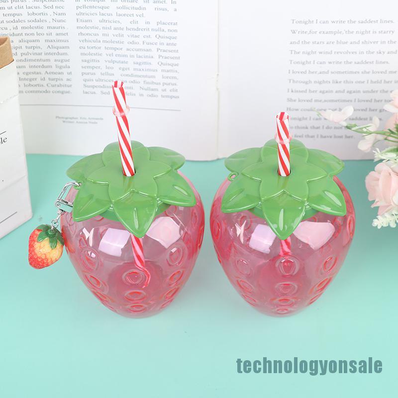 Bình Nước Nhựa In Hình Quả Dâu Dễ Thương