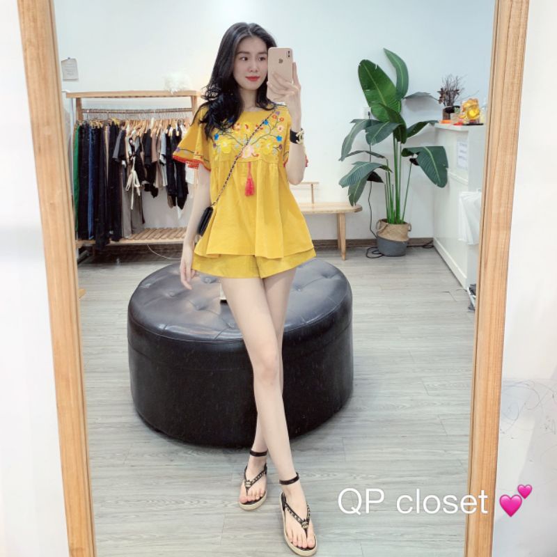 Áo hoa vàng thêu