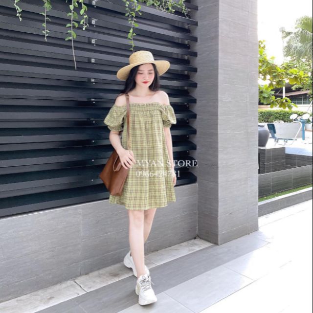 Váy kẻ caro chun ngực trễ vai