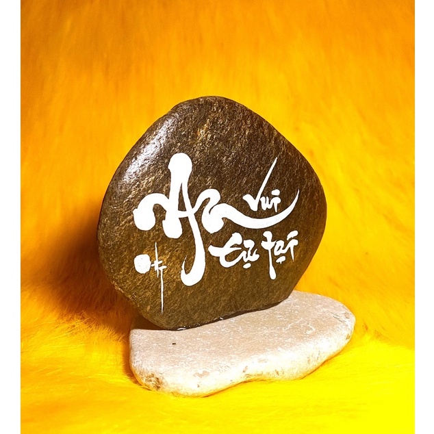 Thư pháp chữ An viết trên đá. Kích thước: 8x6x12cm