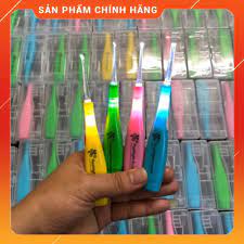 Ngoái tai có đèn có cả đầu gắp