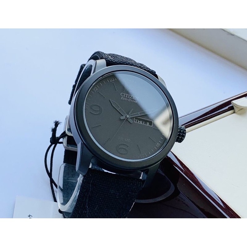 Đồng hồ nam dây vải mặt số nổi Citizen BM8475-00F