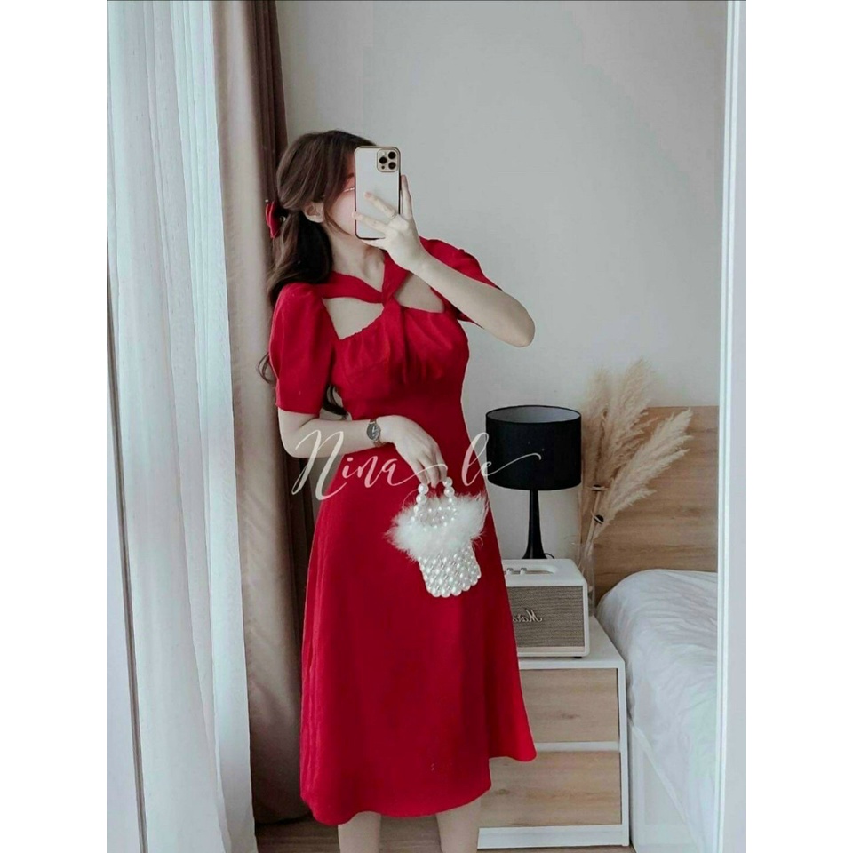 Đầm cổ chéo khoét vai sang chảnh hot trend 2022