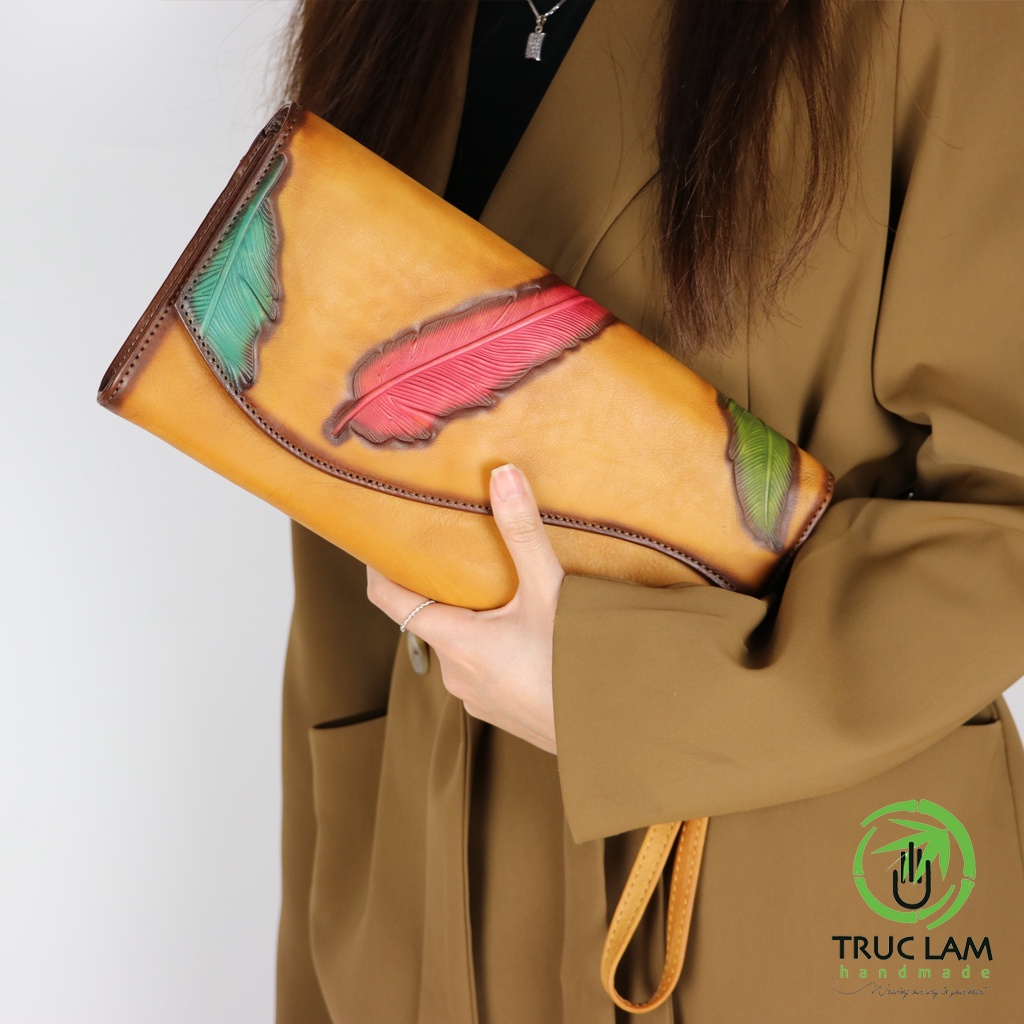 Ví Dài Cầm Tay Thời Trang Nữ Da Thật Cao Cấp Họa Tiết Lông Vũ Size Lớn Kèm Dây Đeo Ánh Kim – Trúc Lâm Handmade