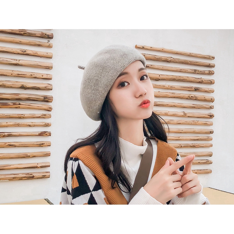 Warm and trendy simple knitted beret hat