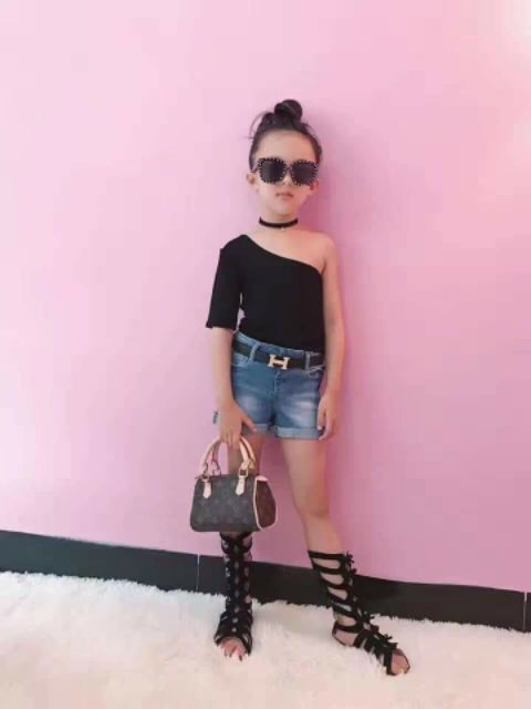 Áo sát nách lệch vai