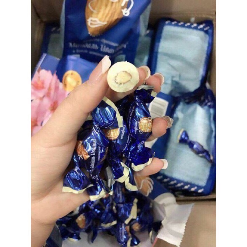 Kẹo Socola Nga bọc Hạnh Nhân IVAN nhập khẩu chính hãng, gói 400G