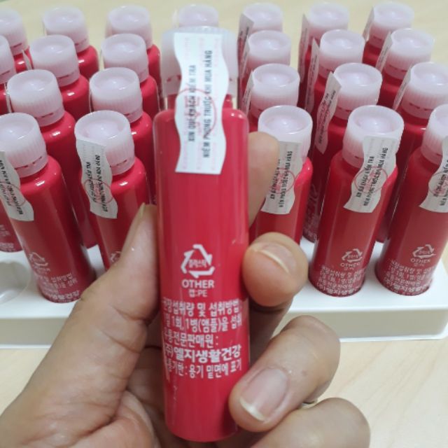 Hanami Collagen Ampoule. Collagen dạng nước giúp cải thiện làn da, trả lại cho phụ nữ vẻ tươi trẻ và làn da căng mọng