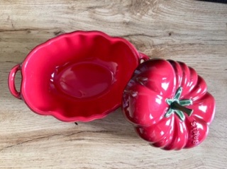 Âu sứ cà chua, bí ngô staub