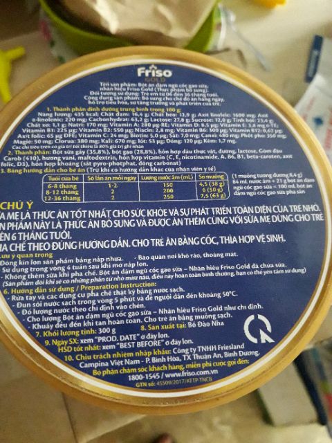 Bột ăn dặm Friso 300g  tặng kèm yếm ăn cho bé