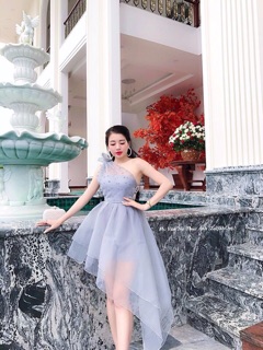 Váy xoè trắng