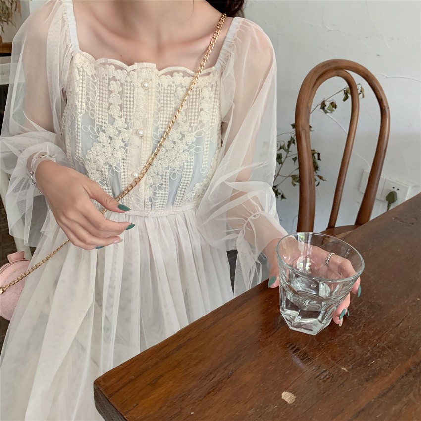 Đầm dự tiệc trễ vai dáng xòe trắng cổ vuông phối voan